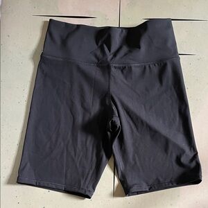 NWT H&M Move Bike Shorts